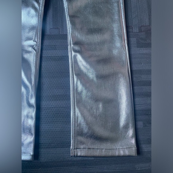 🏷️ 🛍️ NWOT Abercrombie Silver Curve Love Vegan Leather 90’s Straight Pant 🏷️ 🛍️ - Picture 9 of 14